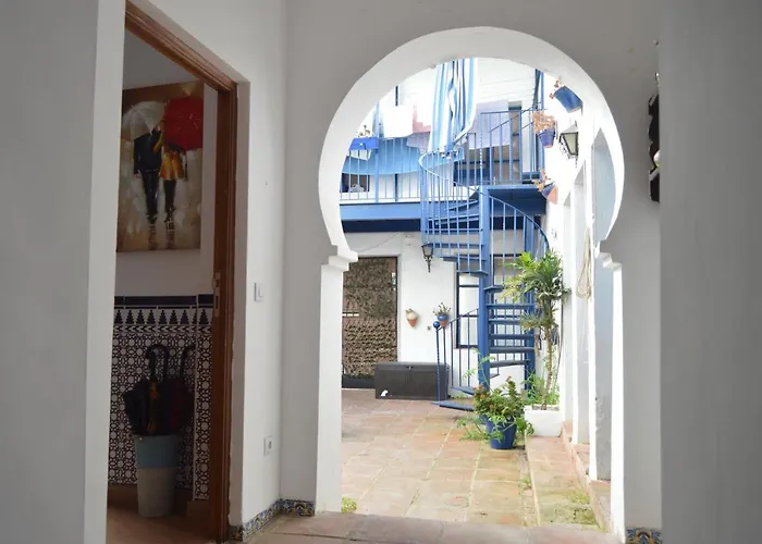 Alcazar Viejo Parking Tourist قرطبة