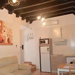 Alcazar Viejo Parking Tourist アパート