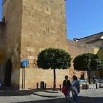 Alcazar Viejo Parking Tourist * コルドバ