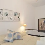 Alcazar Viejo Parking Tourist