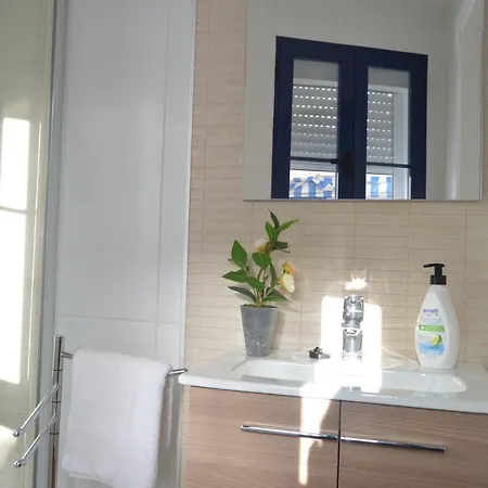 Alcazar Viejo Parking Tourist Кордова