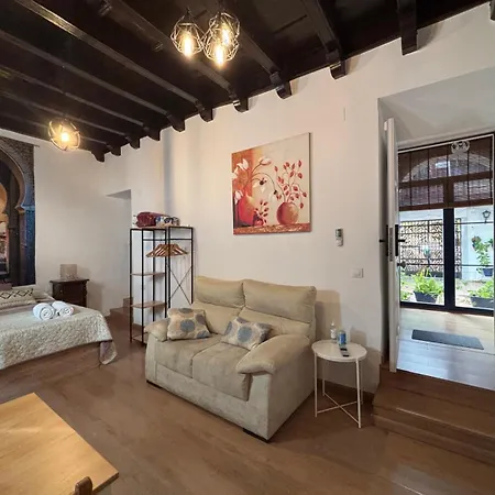 Alcazar Viejo Parking Tourist Apartman