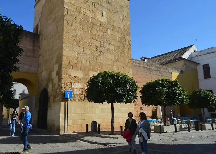 Alcazar Viejo Parking Tourist * Кордова