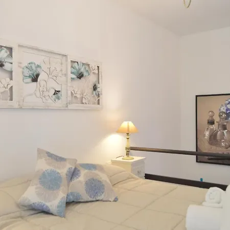 Alcazar Viejo Parking Tourist