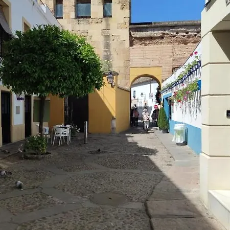 Alcazar Viejo Parking Tourist Apartment Cordoba