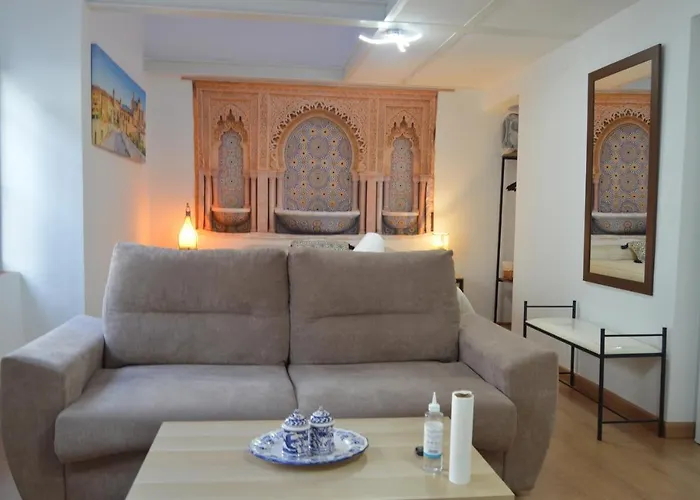 Alcazar Viejo Parking Tourist * Кордова